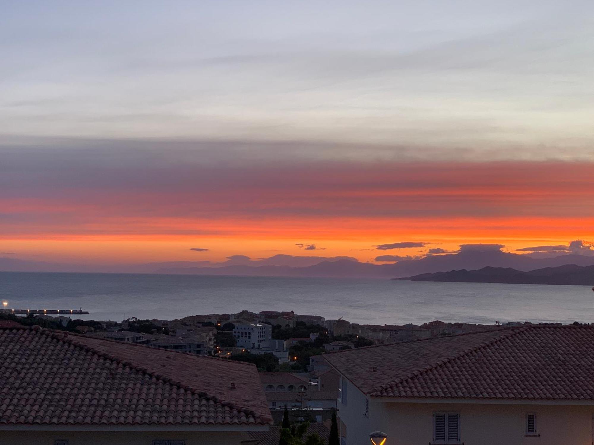 T2 Clim 54m2, 17m2 De Terrasse Tres Belle Vue Appartement LʼÎle-Rousse